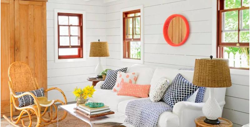 Toàn bộ tường được sơn màu trắng khiến không gian thêm đẹp dịu dàng và ấm cúng. tường phòng khách được sơn màu trắng